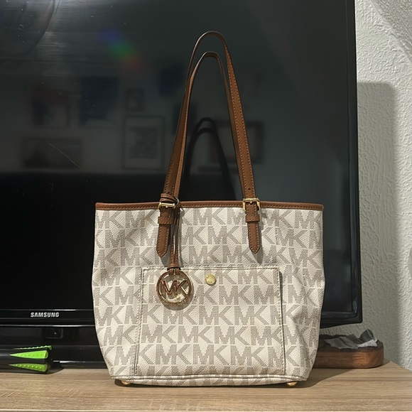 Michael Kors purse. Large, white & brown leather. Authentic MK purse. - Picture 1 of 8